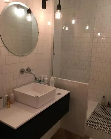 11 Limite Marais Apartment *